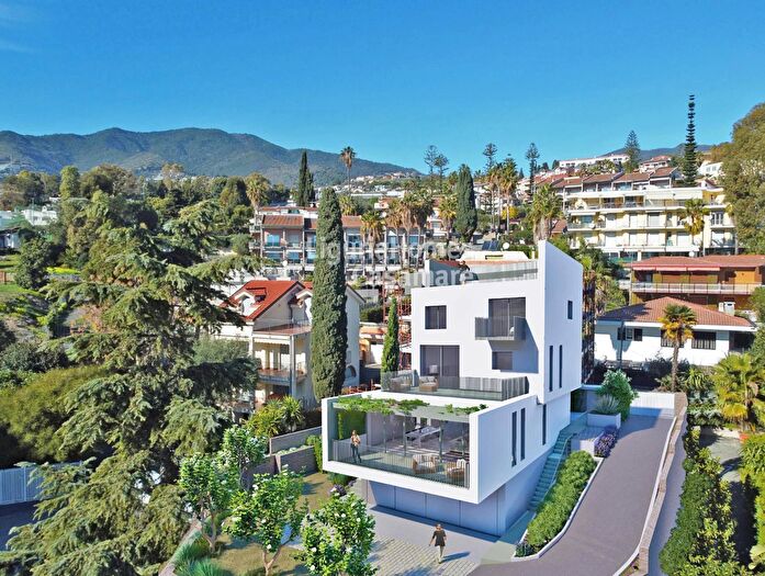 Casa con 12 locali in vendita in Via Franco Alfano, Sanremo