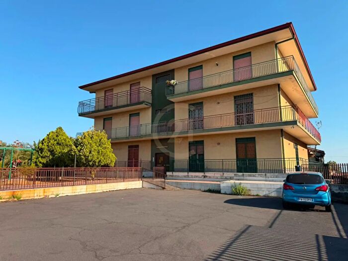 Appartamento quadrilocale in vendita in Viale Alcide De Gasperi, Camporotondo Etneo