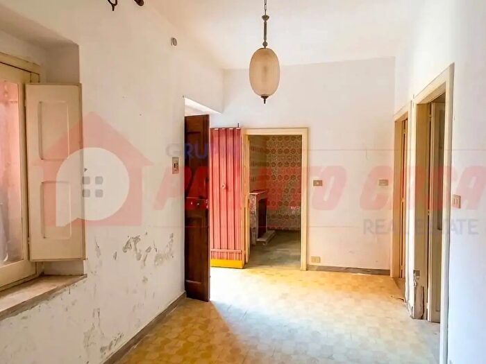 Appartamento trilocale in vendita in Via Umberto Giordano, Ischitella