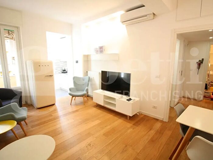 Appartamento trilocale in vendita in Via Meloria, Milano