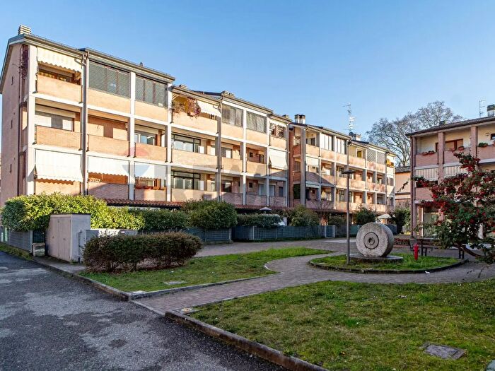 Appartamento bilocale in vendita in Strada Cartiera, Parma