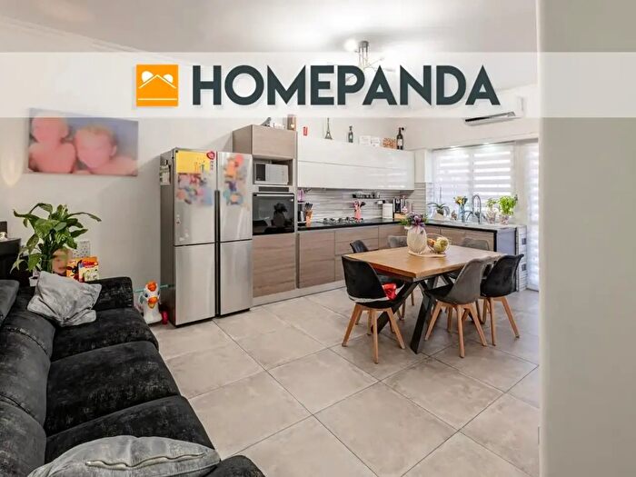 Appartamento con 5 locali in vendita in Via Appia Nord, Cisterna Di Latina