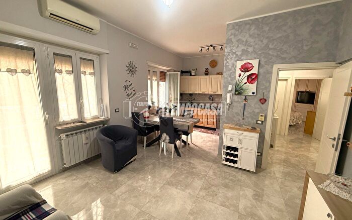 Appartamento trilocale in vendita in Roma