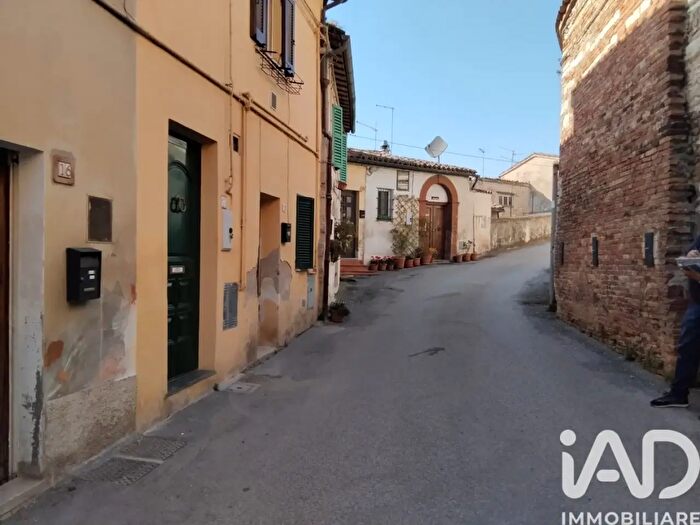 Casa con 7 locali in vendita in Via Fonte Nuova, Fabriano