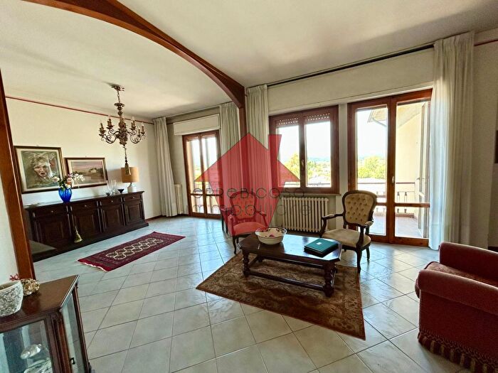 Appartamento con 5 locali in vendita in Luigi Cherubini, Empoli