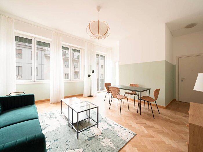 Appartamento trilocale in affitto in Via Francesco Sforza, Borgogna Largo Augusto, Milano