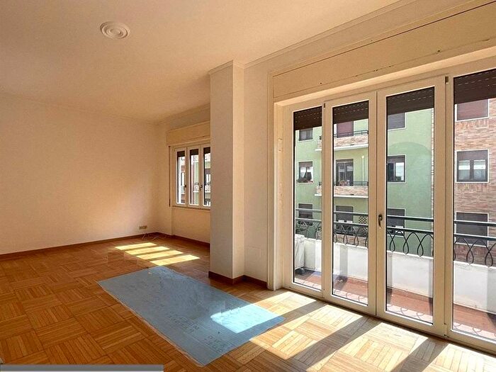 Appartamento quadrilocale in affitto in Via Vaina, Quadronno Crocetta, Milano
