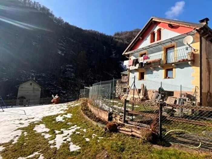 Casa quadrilocale in vendita in Fraz Santa Maria alla Piana Sp Sotto Il Sasso Fobello Vercelli Piemonte Italia, Fobello