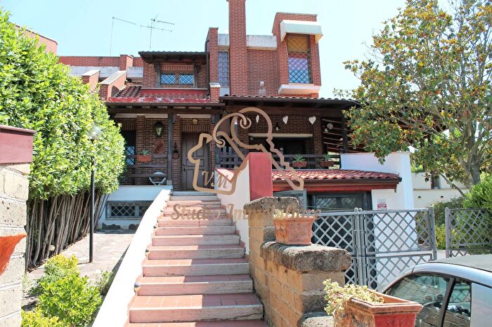 Casa con 6 locali in vendita in Via della Torre di Spizzichino, Roma