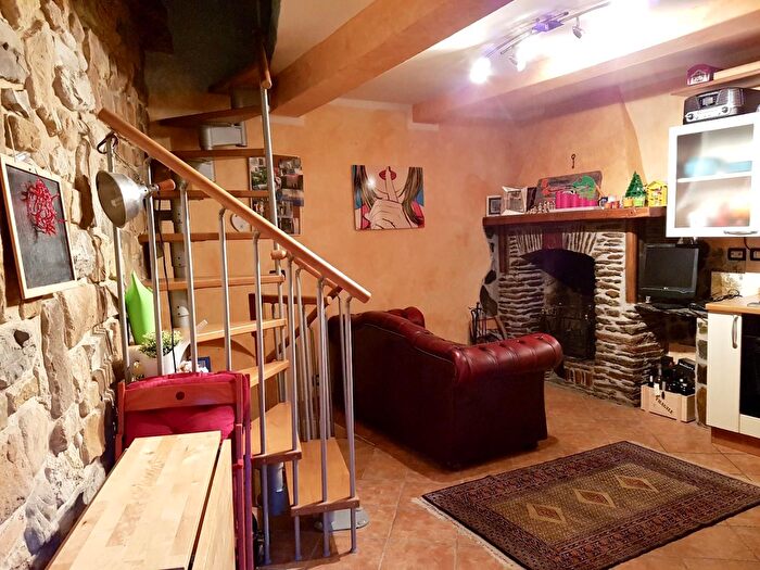 Casa bilocale in vendita in Altagnana Ms, Massa