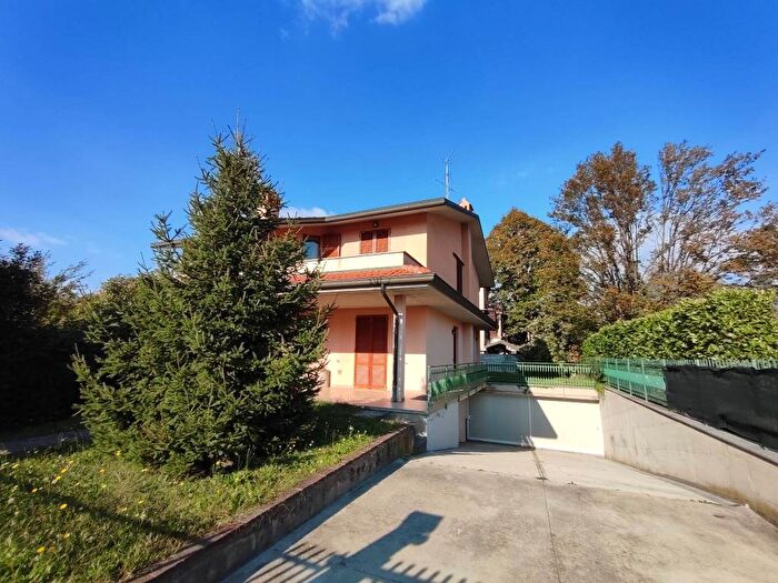 Casa quadrilocale in affitto in Verderio Inferiore, Verderio