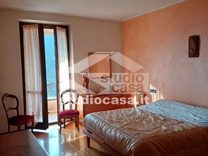 Casa quadrilocale in vendita in Via Ronco, Zogno