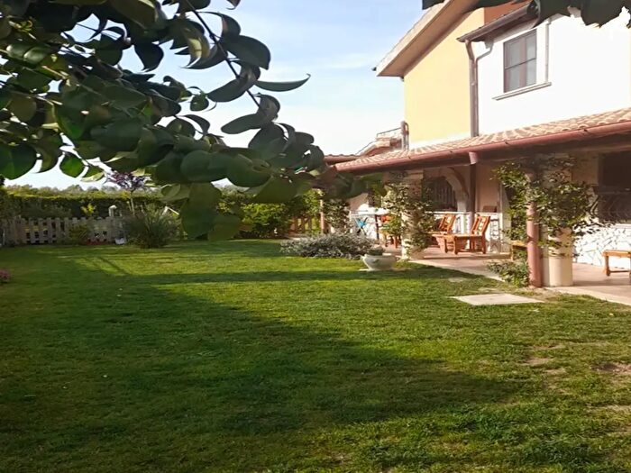 Casa con 6 locali in vendita in Via degli Alvethna, Tarquinia