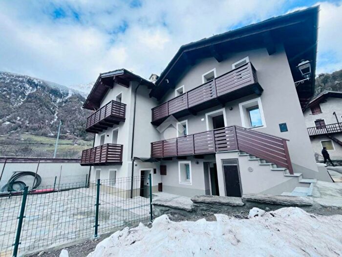 Appartamento con 5 locali in affitto in Frazione Vernosse, Oyace