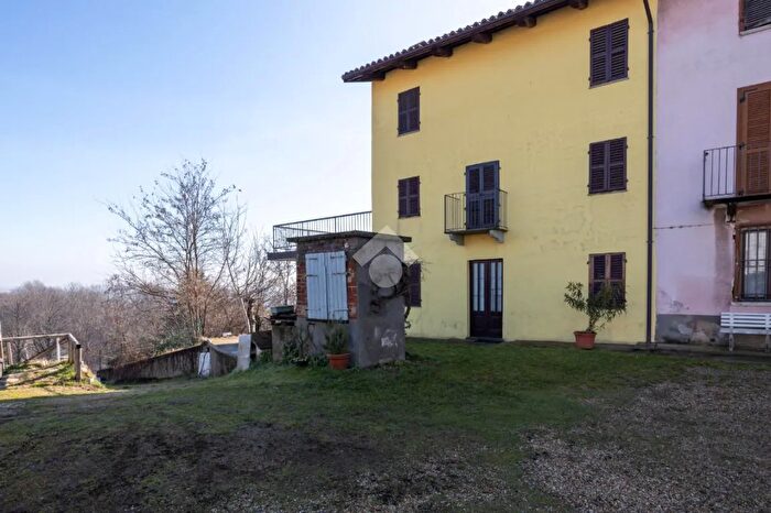 Casa quadrilocale in vendita in Piazza Umberto I, Marentino