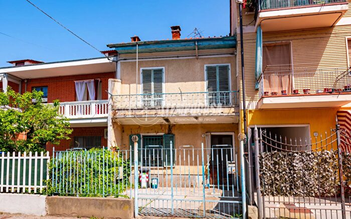 Casa con 5 locali in vendita in Via Badini Confalonieri, Santena