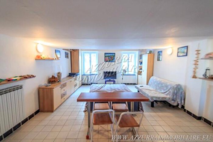 Appartamento trilocale in vendita in Via Aicardi, Celle Ligure