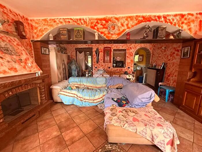 Casa quadrilocale in vendita in Via Montebello, Cassolnovo