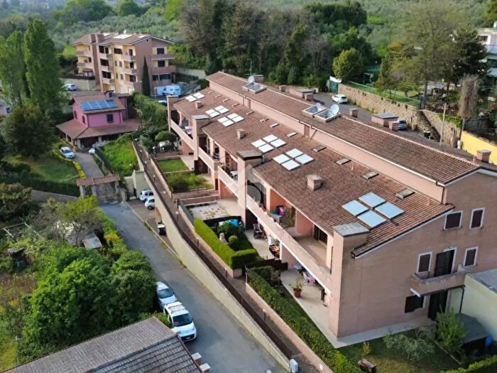 Appartamento trilocale in vendita in Via Madonna del Campo, Cave