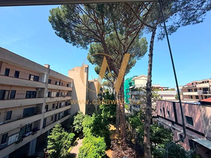 Appartamento con 5 locali in vendita in Via Francesco Marchesiello, Caserta