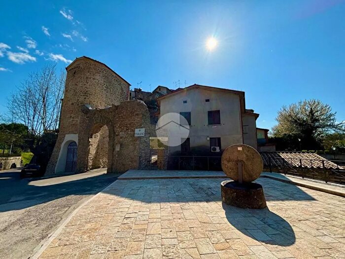 Appartamento quadrilocale in vendita in Via Roma, Tarano