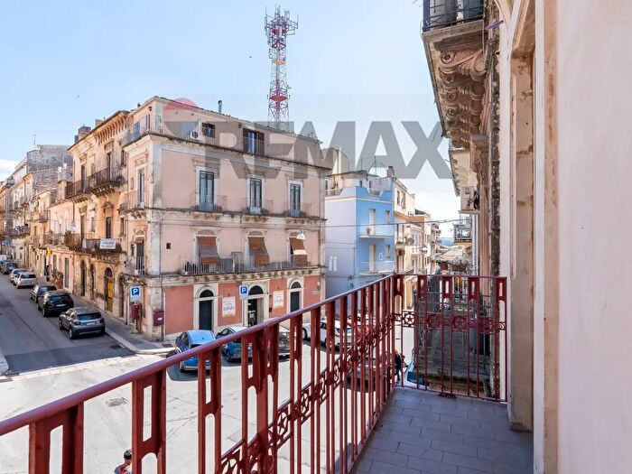 Casa con 6 locali in vendita in Via Ippari, Ragusa