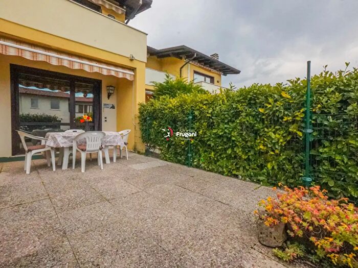 Appartamento trilocale in vendita in Via Guasch, Puegnago Sul Garda