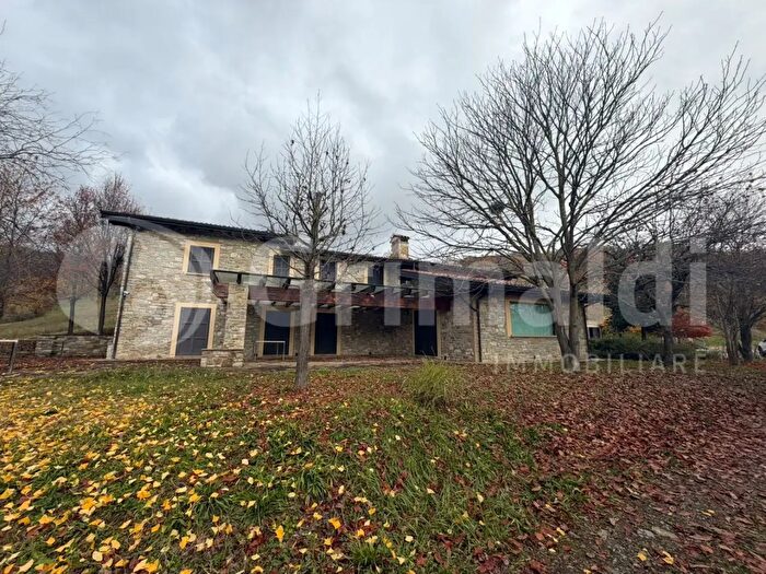 Casa con 12 locali in vendita in Localita Murlo Snc, Bettola