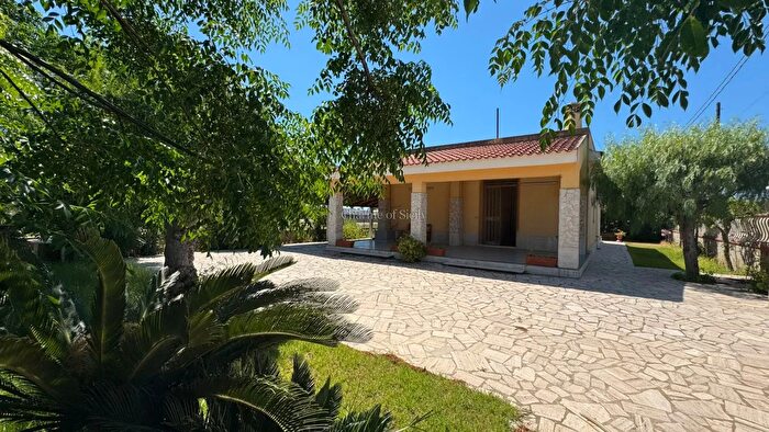 Casa quadrilocale in vendita in Via delle Angurie, Ispica