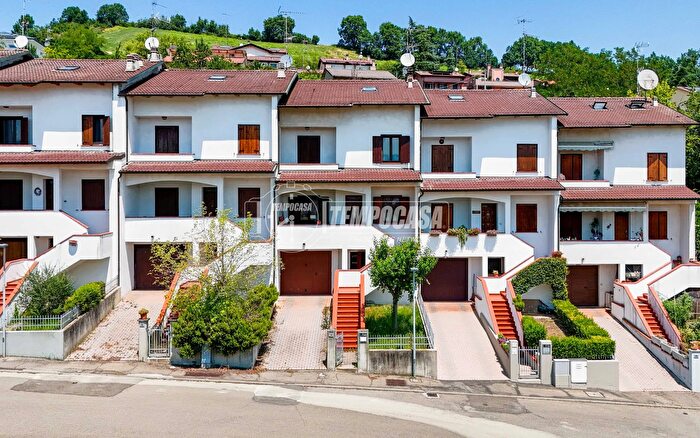 Casa quadrilocale in vendita in Via Viappiani, Castellarano