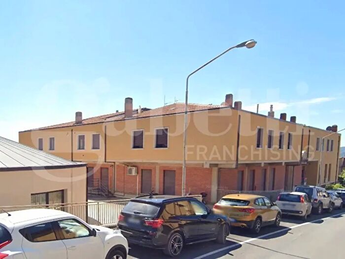 Casa trilocale in vendita in Via Risorgimento, Gubbio