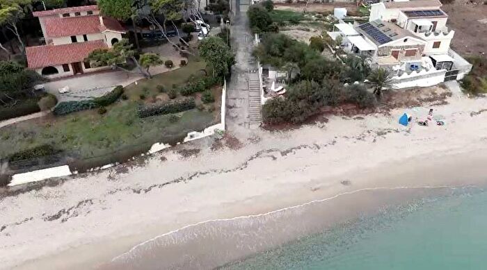 Casa con 5 locali in vendita in Santa Margherita Di Pula, Pula
