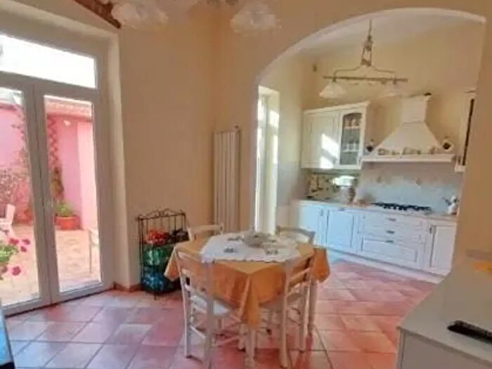 Casa con 9 locali in vendita in Giuseppe Zanardelli, Viareggio