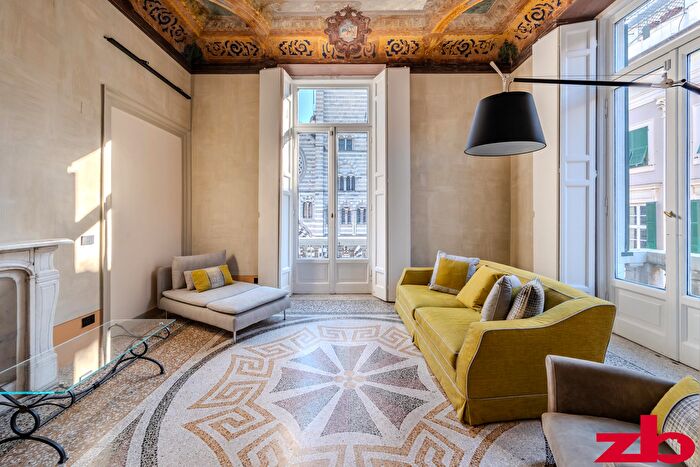 Appartamento con 5 locali in vendita in Via San Lorenzo, Genova