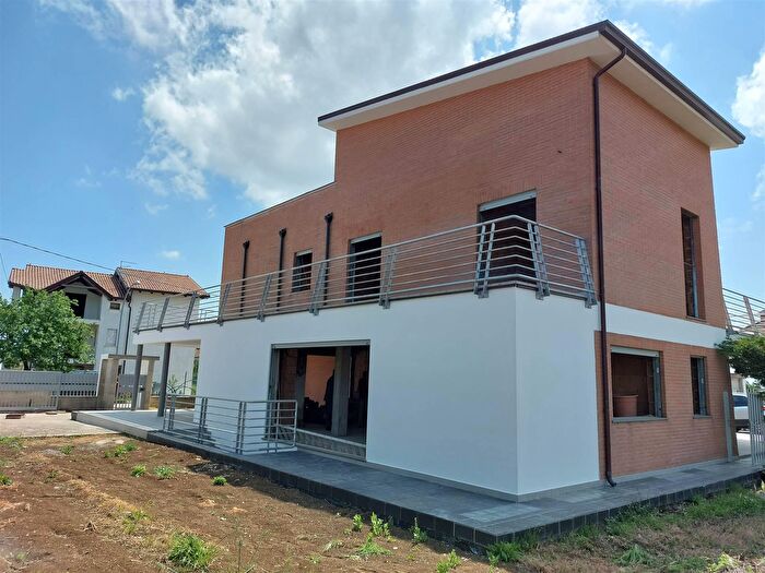 Casa con 8 locali in vendita in Mozzagrogna