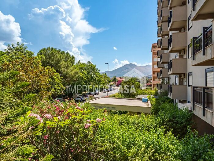 Appartamento con 5 locali in vendita in Via Monte San Calogero, Palermo
