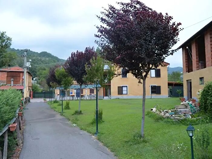 Casa con 20 locali in vendita in Taglio, Piana Crixia