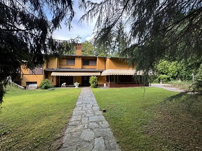Casa con 6 locali in vendita in Via per Subinago, Carimate
