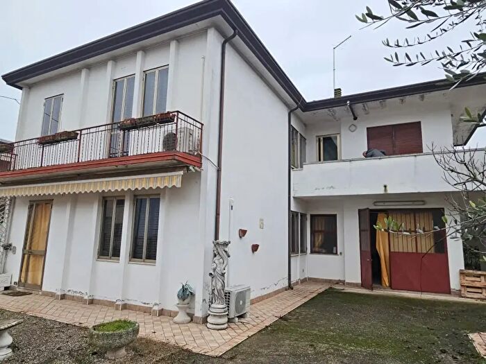 Casa quadrilocale in vendita in Via Antonio Oroboni, Vigonza