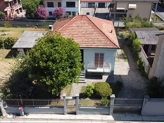 Casa con 7 locali in vendita in Via San Giovanni, Motta Visconti