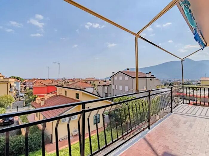 Appartamento trilocale in vendita in Via Isonzo, Loano