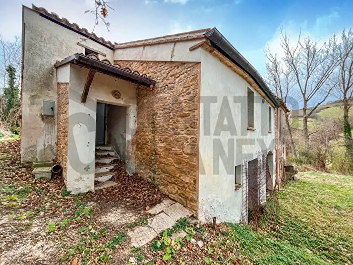 Casa con 8 locali in vendita in Castelplanio