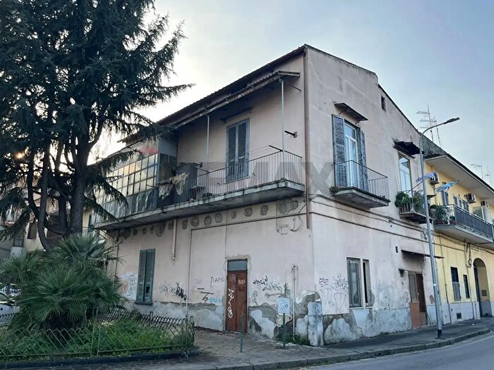 Casa quadrilocale in vendita in Via Cesare Battisti, Casoria