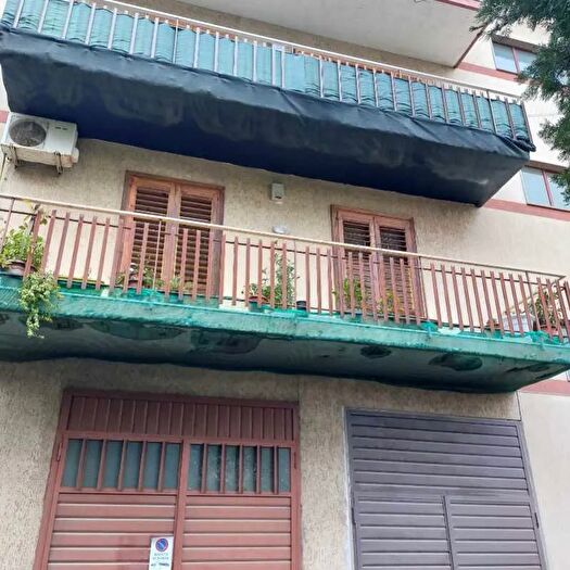 Appartamento trilocale in vendita in Via Stazzone, Catania