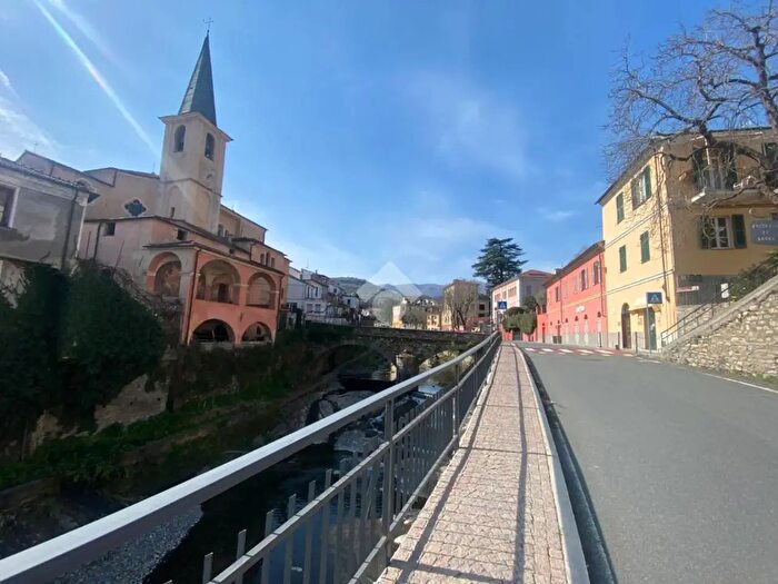 Appartamento quadrilocale in vendita in Via G Garibaldi, Borgomaro
