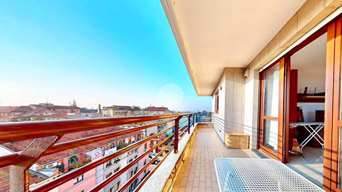 Appartamento con 6 locali in vendita in Via Ingegnoli, Milano