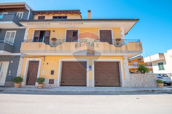 Casa con 13 locali in vendita in Via Lazio, Pachino