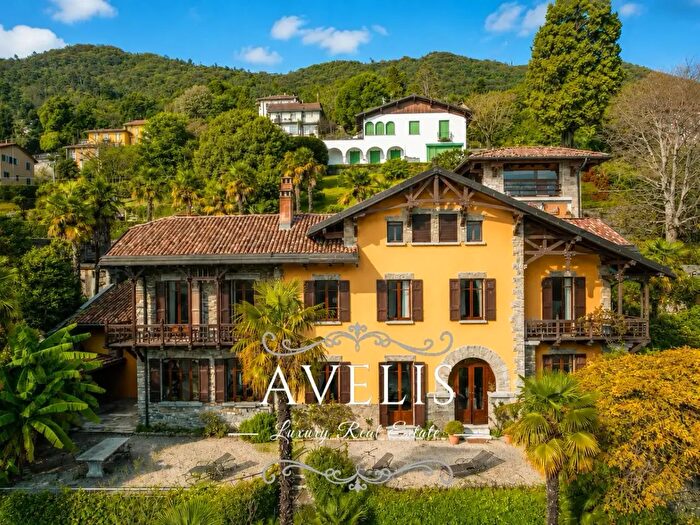 Casa con 12 locali in vendita in Via Guglielmo Marconi, Ghiffa