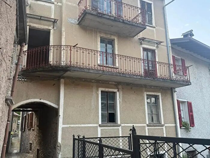 Casa con 7 locali in vendita in Via del Noce, Perledo