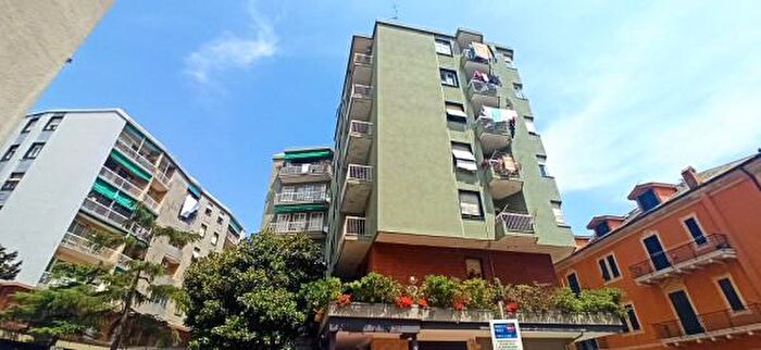 Appartamento con 5 locali in vendita in Via San Francesco dAssisi, Savona